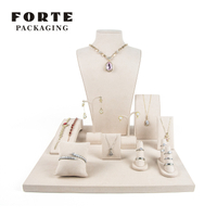 FORTE Neuestes Luxus-Mikrofaser-Schmuck-Display-Requisiten-Set mit Halskette und Büste