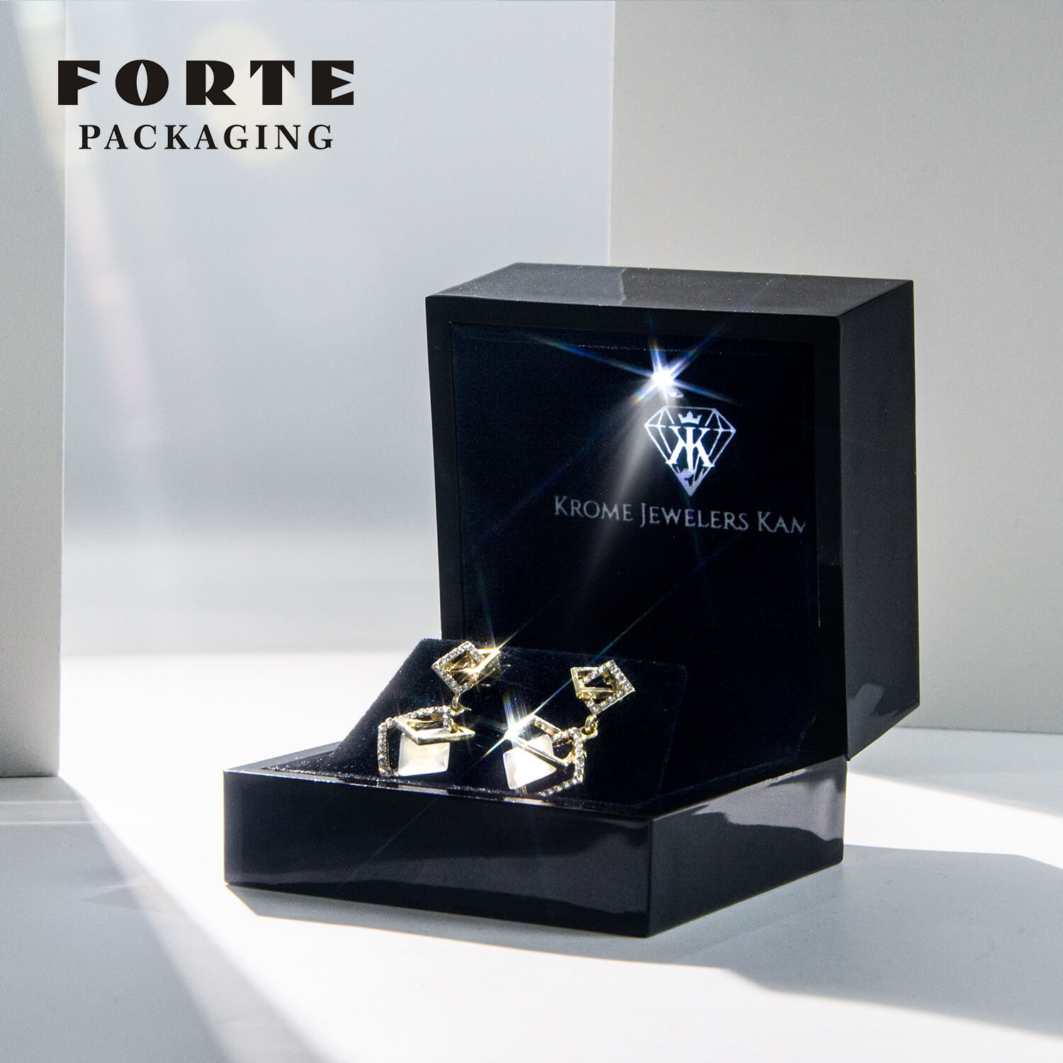 Forte Neuestes Design, schwarz glänzend, Klavierlackmalerei, LED-Schmuckverpackungsbox, Ringaufbewahrungsbox mit individuellem Logo-Aufdruck und LED-Licht